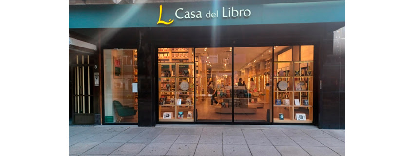 Santiago Gil apadrina la librería de Casa del Libro en Las Palmas de Gran Canaria